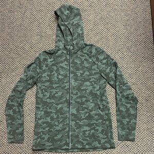 Men’s Lululemon Surge Warm Green Camouflage Zip-Up Hoodie - Large
